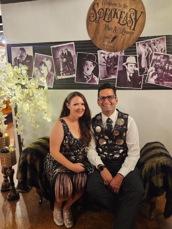 Couple sitting at a photo 1920s themed photo area