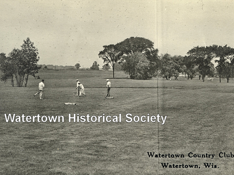 Golfers on the Watertown Country Club in 1923