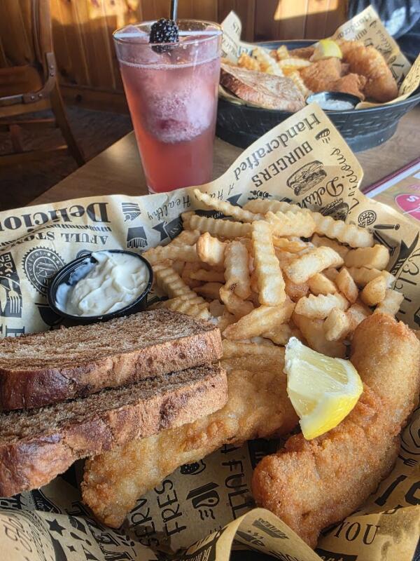 Restaurant Review: Donny’s Fish Fry is a Friday Tradition